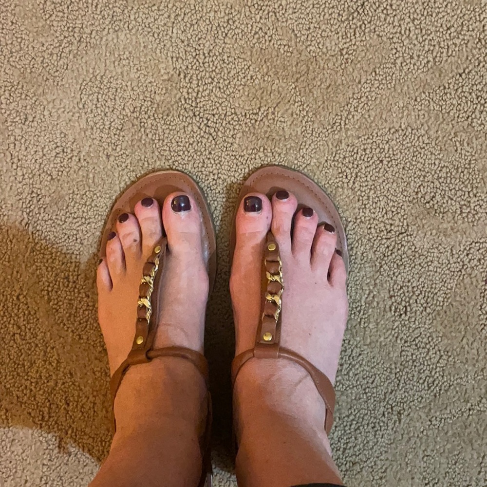 Steve Madden leather thong sandal with gold rope